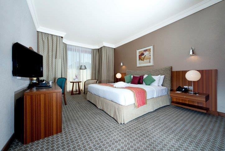 City Seasons Al Hamra Hotel Abu Dhabi Room photo